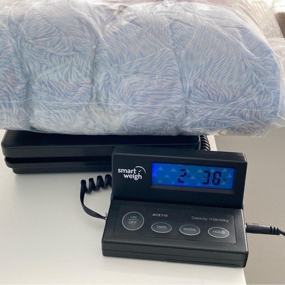 Yarn 2 LB Blue White Factory Mill Ends Unknown Fiber - Picture 2 of 7